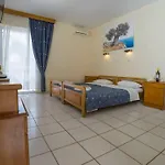Aneton Aparthotel 2*