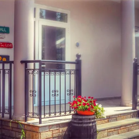 Aneton Apartahotel 2*