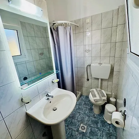 Aneton Apartahotel 2*