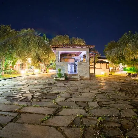 Aneton Apartahotel 2*