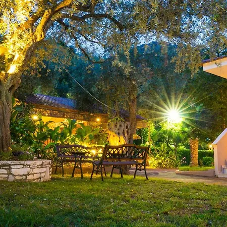 Aneton Apartahotel 2*