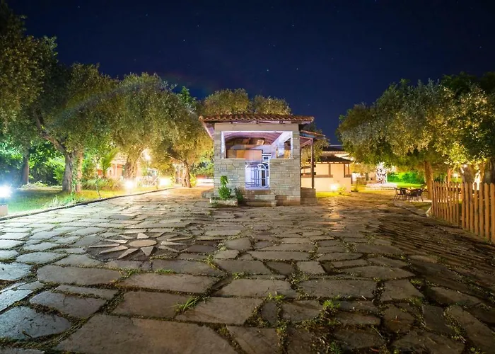 Aneton Apart-hotel 2*